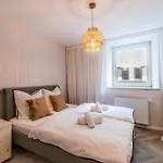 Modernes Design-apartment Mit Grosser Kueche In Augsburger Altstadt Kapuzinergasse *