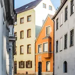 Modernes Design-apartment Mit Grosser Kueche In Augsburger Altstadt Kapuzinergasse Apartmán