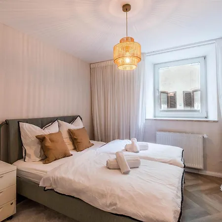 Gemuetliches Design-Apartment In Augsburger Altstadt *