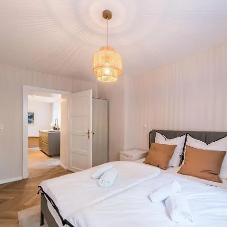 Modernes Design-apartment Mit Grosser Kueche In Augsburger Altstadt Kapuzinergasse Apartmán