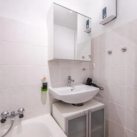 Modernes Design-apartment Mit Grosser Kueche In Augsburger Altstadt Kapuzinergasse Apartment *