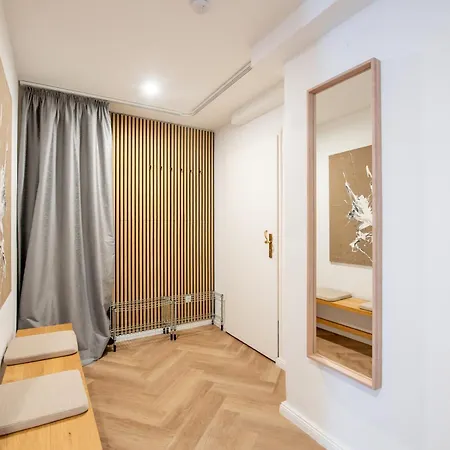 Modernes Design-apartment Mit Grosser Kueche In Augsburger Altstadt Kapuzinergasse Apartment