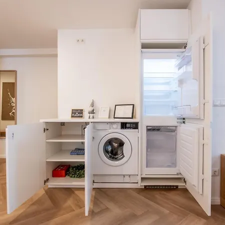 Apartment Modernes Design-apartment Mit Grosser Kueche In Augsburger Altstadt Kapuzinergasse *